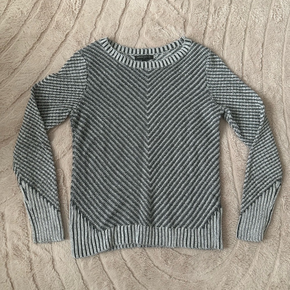 Banana Republic Light Grey & Navy Chevron stitch sweater - New without tags!